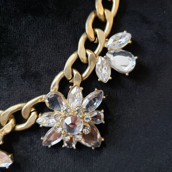 Women Fashion Gold Tone Crystal Cluster Flowers Bold Chain Necklace with Lobster - Picture 5 of 7